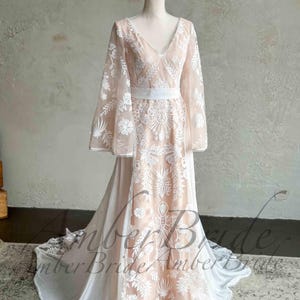 Boho Cape Sleeve Wedding Dress A Line Floral Rustic Dress Wedding Embroidery Flower Bridal Dress Long Sleeve Hippie Wedding Gown Backless