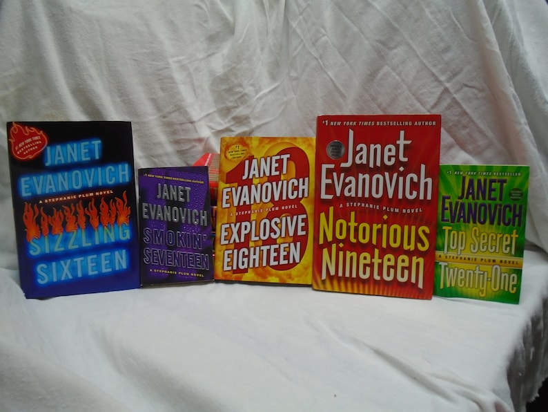 Janet Evanovich Books, Stephanie Plum, Hardcovers & Paperbacks, Your Choice, Some As Is, READ DESCRIPTIONS CAREFULLY image 5