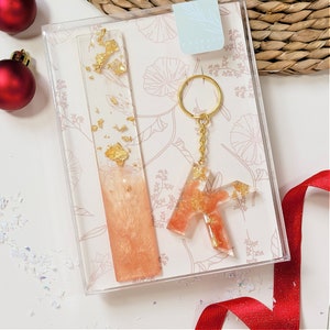 Resin book mark | Personal Initial Resin Bookmark Keychain Gift Set Gold Fleck Multi Colors Available, Resin Letter keychain, Resin Bookmark