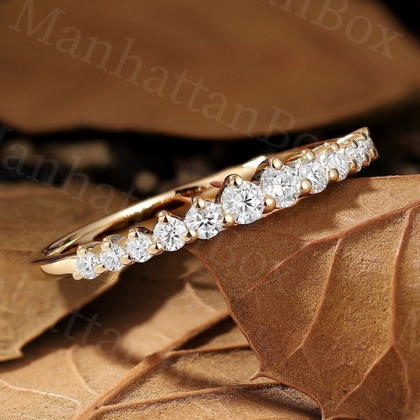 Alianza de boda con diamantes pavé - Anillo a juego de moissanita - Anillo apilable de oro de ManhattanBox