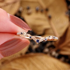 Natürlicher Saphir Hochzeit Band - Minimalistischer Stapelring Roségold - Einzigartiger Diamant Frauen Ring von ManhattanBox