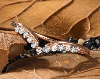 Anillo curvo con diamantes - Anillo de boda minimalista - Anillo delicado a juego de ManhattanBox
