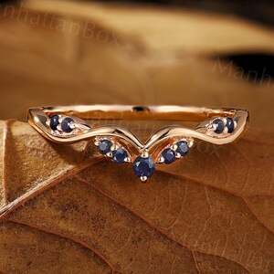 Anillo de zafiro natural - Anillo delicado con forma de rama de olivo - Anillo de boda curvo de ManhattanBox