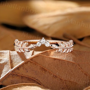 Leaf design Diamond Curved Wedding Band Rose gold Nature inspired Stackable Wedding Ring Minimalist Bridal ring Unique Anniversary ring