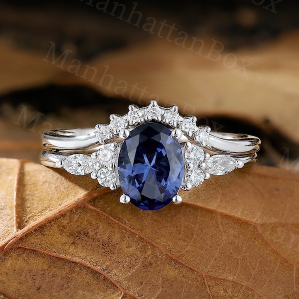 ensemble de bague de fiançailles vintage Lab Blue saphir Coupe ovale | Parure de mariée Art déco en or blanc | Ensemble de bagues en diamants à grappes antiques Bague d'anniversaire