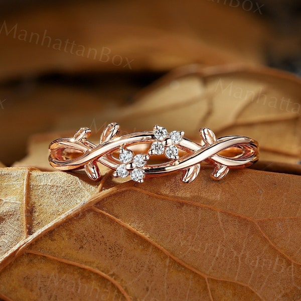 Nature inspired Round Diamond Wedding Band Rose Gold Unique Clover Moissanite Bridal ring Vintage leaf design twist branch anniversary ring
