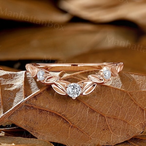 Nature Inspired Leaf Design Wedding Band Rose Gold Ring Unique Curved Band Round Moissanite Wedding Ring Women Ring Anniversary Bridal Band