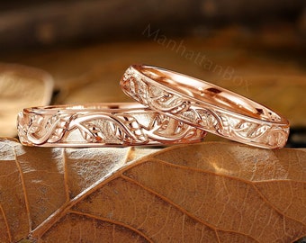 Vintage Rose Gold Wedding Band Set - Art Carved Floral & Leaf Couple&#39;s Matching Rings - Nature Inspired His and Hers Rings by ManhattanBox