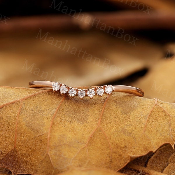 Dainty Diamond wedding band Rose Gold| Round cut Bridal ring| Art deco Curved wedding ring Unique| Delicate Promise Anniversary ring