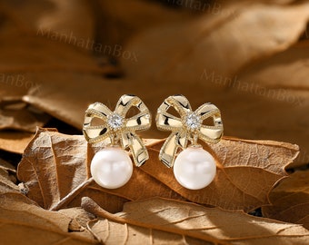 遊び心とエレガントフェミニン【BIKO】Alouet Pearl Studs Starlight Collection 9.0-9.5 mm Akoya Pearl & Diamond Stud
