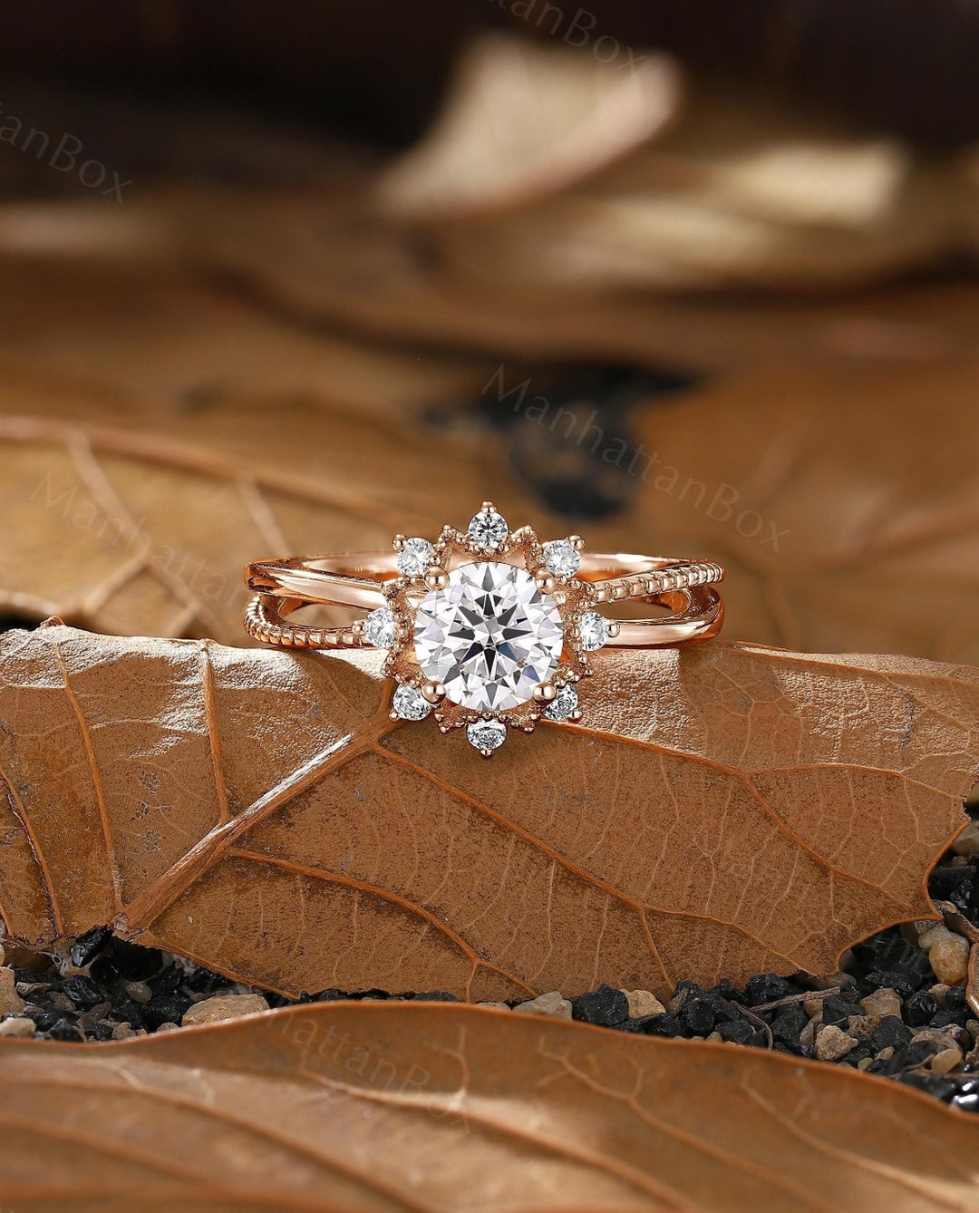 Anillo de compromiso vintage con diseño floral de moissanita Oro