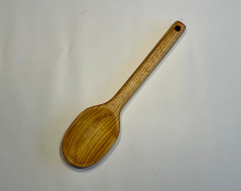 Cuchara de mango largo tallada a mano