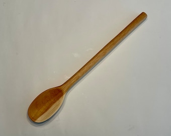 Cuchara de mango largo tallada a mano