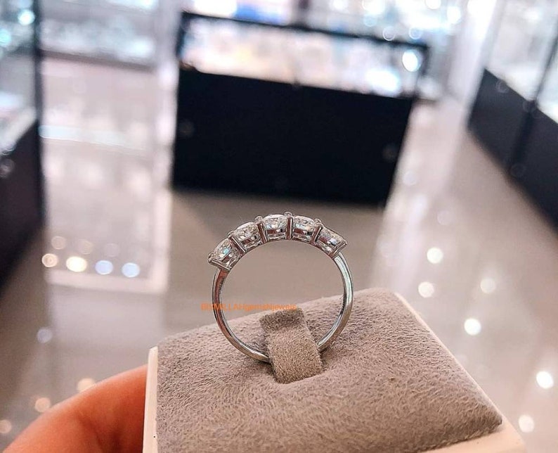 100/% Moissanite Gemstone Ring Moissanite size 3mm Round 92.5 Silver 10k Gold 14k Gold 18k Gold Anniversary Gift. Birthday Gift Women/'s