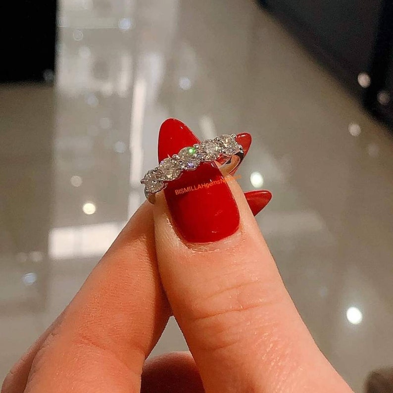 100/% Moissanite Gemstone Ring Moissanite size 3mm Round 92.5 Silver 10k Gold 14k Gold 18k Gold Anniversary Gift. Birthday Gift Women/'s