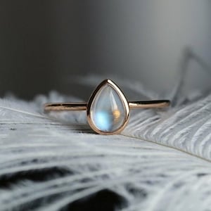 Pear Moonstone Ring-Teardrop Moonstone Ring-Minimalist Ring-14K Gold Ring-Moonstone Ring-Moonstone Silver Ring-Pear Shaped Moonstone Ring