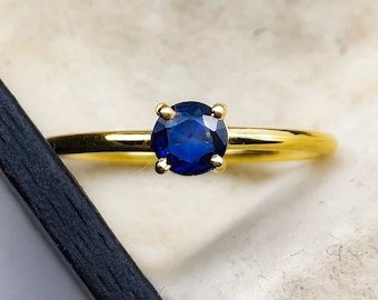 Anillo de zafiro-Anillo de zafiro azul-Anillo de zafiro azul natural-Anillo minimalista-Anillo de promesa-Solitario Anillo de apilamiento delicado-Regalo para ella