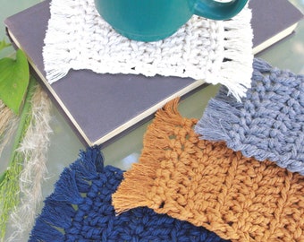 TAZZA TAZZA all'uncinetto con frange // Sottobicchiere fatto a mano realizzato con corda di cotone spessa e assorbente // Tappeto Boho Mug con frange // Set da 2, 4, 6