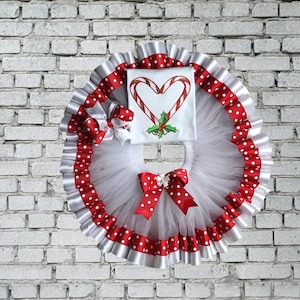 Conjunto navideño para niña, camiseta con estampado de bastón de caramelo, tutú con lazo, conjunto de lunares rojos, conjunto para fiesta navideña, camiseta personalizada, camiseta bordada. imagen 5