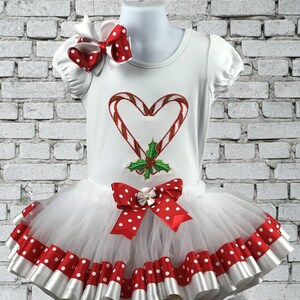 Conjunto navideño para niña, camiseta con estampado de bastón de caramelo, tutú con lazo, conjunto de lunares rojos, conjunto para fiesta navideña, camiseta personalizada, camiseta bordada. imagen 2