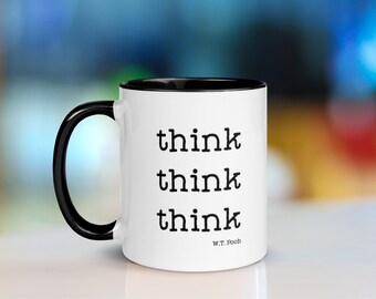 Taza con frase "think think think" de W.T. Pooh. Regalo para pensadores, pensadores exagerados, escritores y creativos. Disponible en 2 tamaños y varios colores.