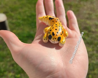 Hand Painted Leopard Gecko Sculpture: Polymer Clay Figurine