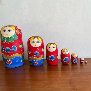 Vintage Matryoshka Doll x 7 / Baboushka Dolls