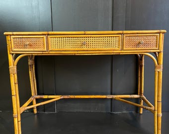 Tocador/escritorio/consola vintage de caña y bambú