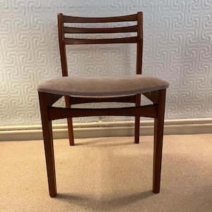1970er Jahre Mid Century Esszimmerstühle in Teak