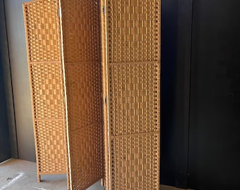 Woven rattan 6 panelled room divider/ screen