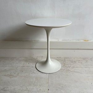 Arkana Tulip round occasional table / bed side table / coffee table