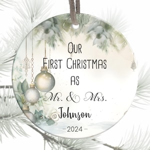 Adorno PNG para la primera Navidad como señor y señora 2024, Adorno PNG para sublimación para casados, Regalo personalizado para recién casados, Adorno PNG para agregar el nombre de la familia