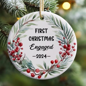 Ornement de fiançailles de premier Noël 2024 PNG, ornement de guirlande de Noël PNG, téléchargement immédiat