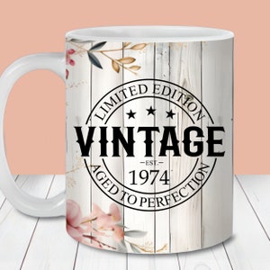Rosa Blumen Vintage Geburtstagsbecher Wrap, 11 Unzen und 15 Unzen Becher Vorlage, sofortiger Download, Becher Sublimation PNG, Datum Geburtstag Becher Design hinzufügen