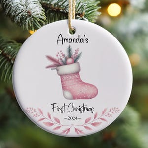 Babys erstes Weihnachten 2024 Ornament PNG, Baby Ornament Sublimation PNG, Neue Mutter Geschenk, personalisierte Baby Name Ornament Designs