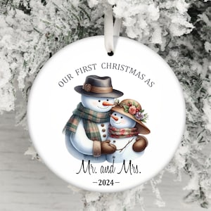 Adorno PNG de primera Navidad como señor y señora 2024, Adorno PNG de pareja de muñecos de nieve, Regalo para recién casados, Descarga instantánea, Primera Navidad de casados