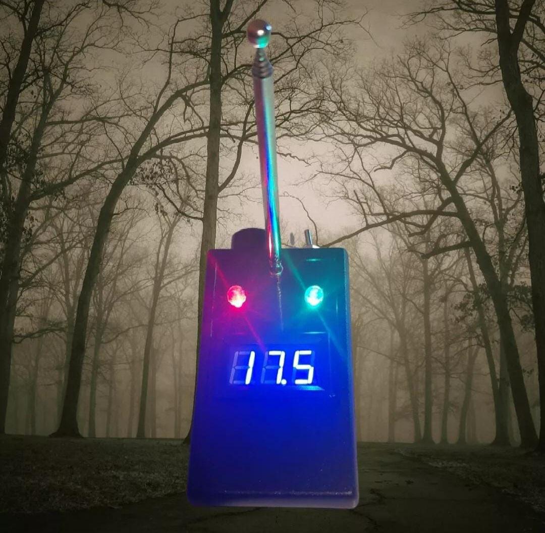 ゴーストハンティング用レム活動探知機（温度表示付き）。A68 超常現象