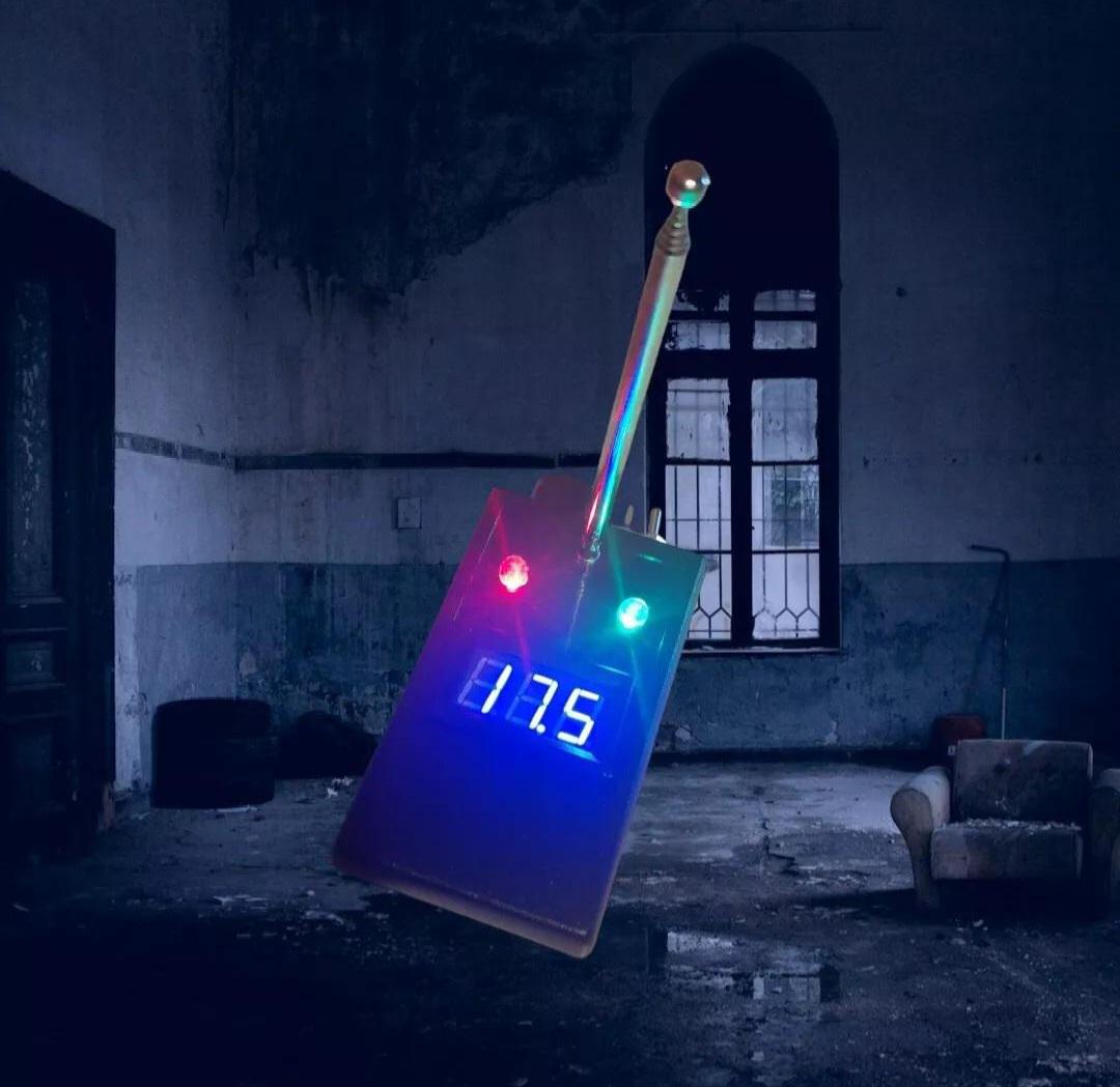 ゴーストハンティング用レム活動探知機（温度表示付き）。A68 超常現象