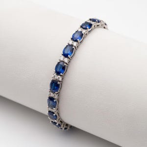 Bracelet tennis saphir bleu et diamants, pierre précieuse de 31,20 carats, bijoux de mariage