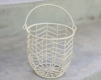 Small Swing Handle Wire Basket in Gold or Ivory | Photo Prop | Small Metal Gift Basket | Geometric Basket l Wire Pail