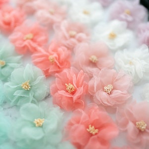 布花 | アイボリーの桜 | 小さな人工オーガンザの野花 | 雄しべのある白い花 | 上品でみずみずしいアイボリーの布花