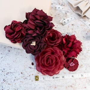 Stoffblumen-Vielfalt Bündel | Burgund Blumenpackung | Stoffblumen | Weinrote Handwerk Blumen Multipack | Romantische Juwel Ton Floral Grab Bag
