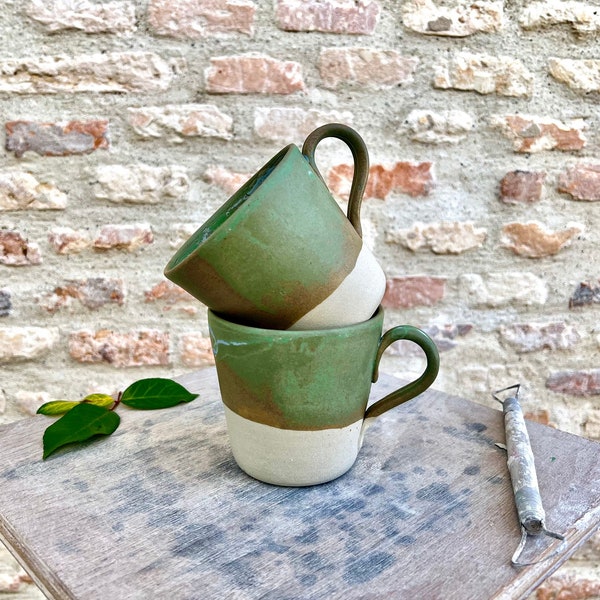 Mugs avec anse Artisanal en grés France blanc et bleu