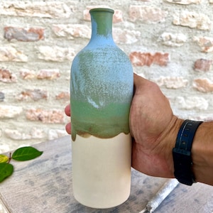 Blaue oder grüne Flasche