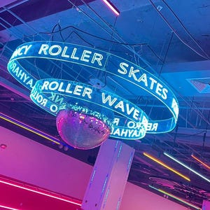 LED Neon Ring Chandelier – Modern Ceiling Light for Homes, Studios, Salons & Custom Interior Installations
