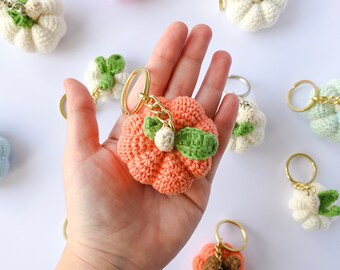 Crochet Pumpkin Keychain | Amigurumi Pumpkin Keyring | Fall Accessory | Halloween Decoration | Handmade Gifts for Her | Fall Decor | Toy