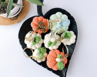 Crochet Pumpkin Keychain | Amigurumi Pumpkin Keyring | Fall Accessory | Halloween Decoration | Handmade Gifts for Her | Fall Decor | Toy