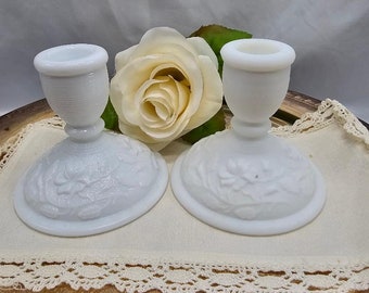 Bougeoirs en verre de lait Fenton