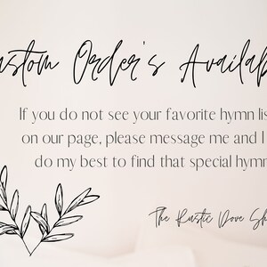 K&ouml;nnte beinhalten: Ein wei&szlig;er Hintergrund mit schwarzem Text, der "Custom Order's Available" lautet. Unter dem Text befindet sich eine Nachricht, die lautet: "Wenn Sie Ihren Lieblingshymnus nicht auf unserer Seite finden, senden Sie mir bitte eine Nachricht und ich werde mein Bestes tun, um diesen besonderen Hymn zu finden!" Unter der Nachricht befindet sich eine Schwarzwei&szlig;illustration eines Herzens mit Bl&auml;ttern. Unter der Illustration steht der Text "The Rustic Dove Shop".
