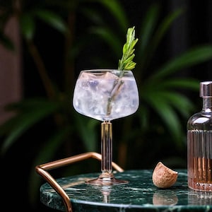 verres ballon à gin d'inspiration vintage | Service de bar à cocktail cannelé | Cadeaux pour la maison et le gin | Daphné
